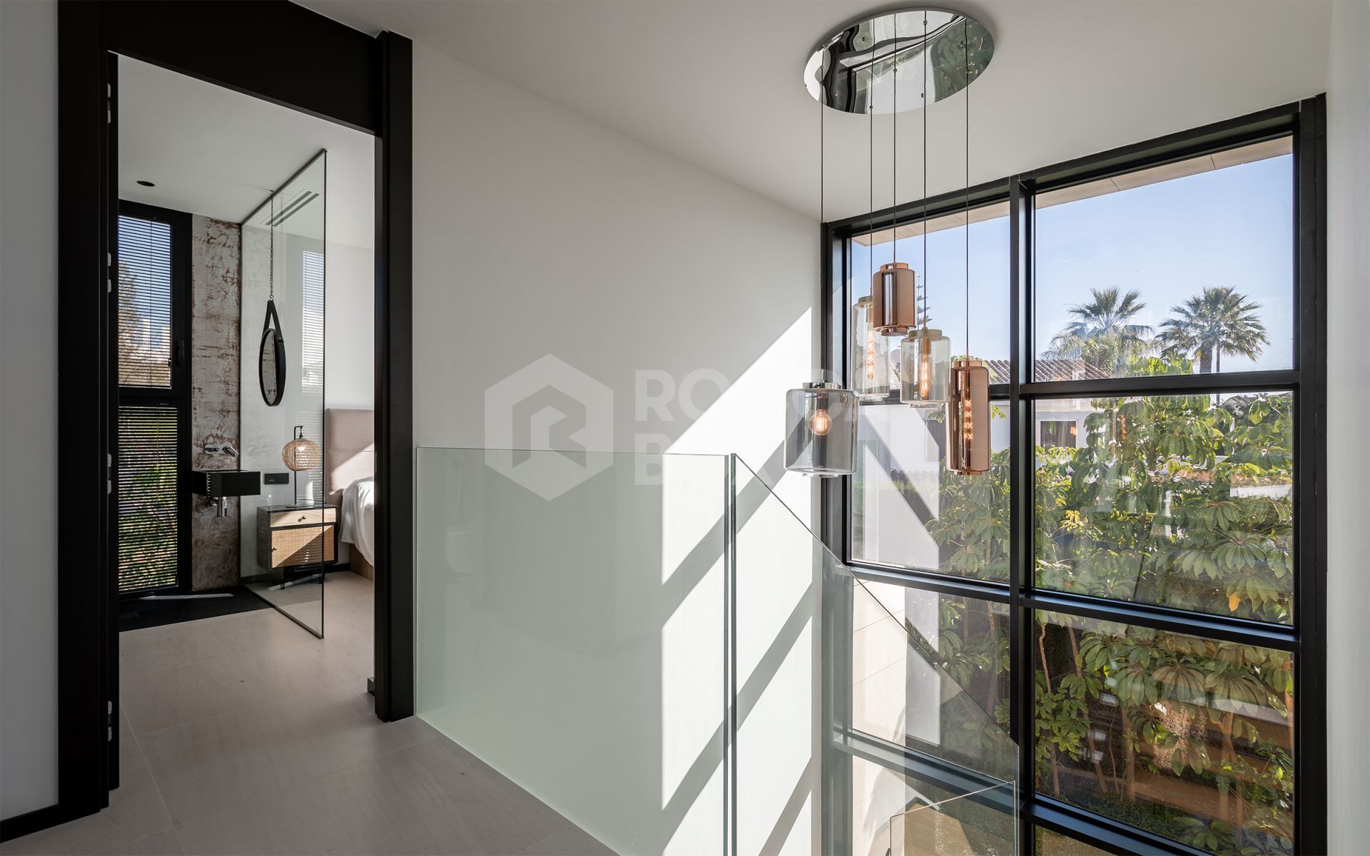 Luxurious Futuristic Villa in Exclusive Parcelas del Golf