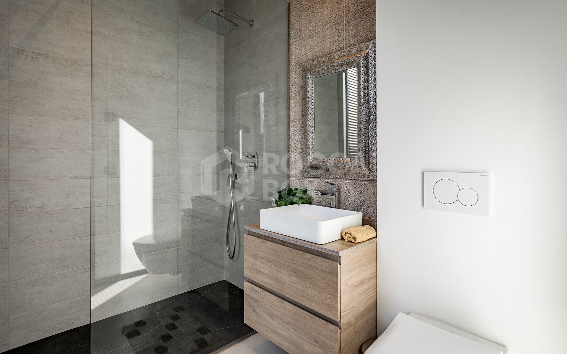 Luxurious Futuristic Villa in Exclusive Parcelas del Golf