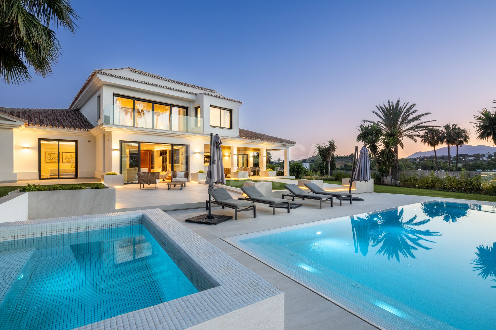 Luxurious 5-Bedroom Frontline Golf Villa in Nueva Andalucía