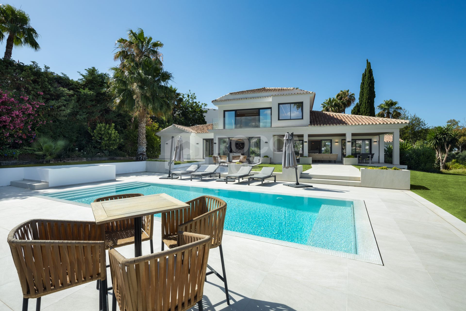 Luxurious 5-Bedroom Frontline Golf Villa in Nueva Andalucía