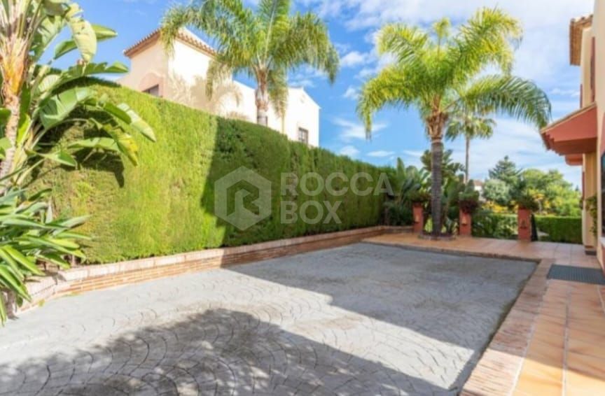 Elegant 3-Bedroom Town House with Private Pool in Las Chapas