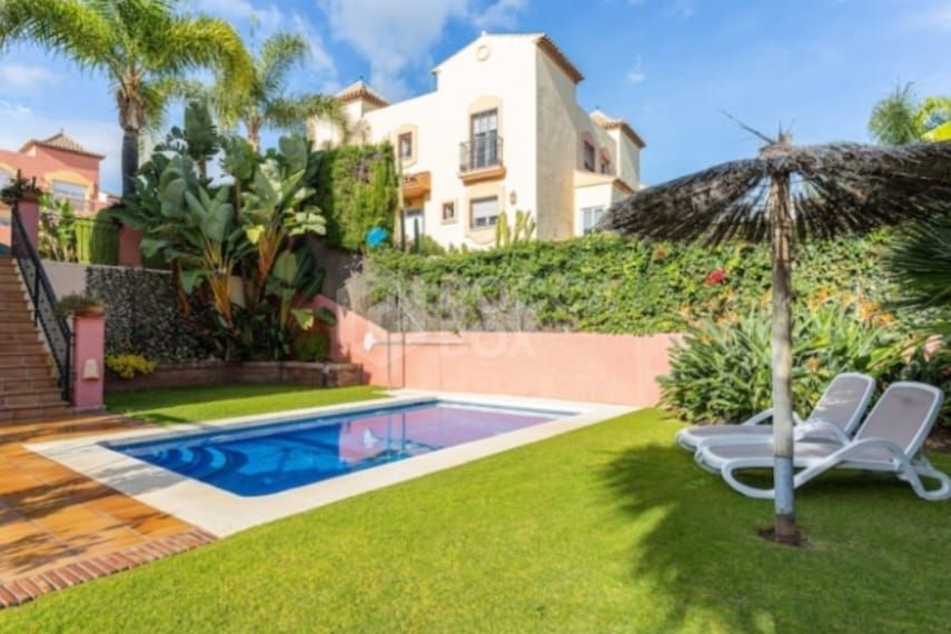 Elegant 3-Bedroom Town House with Private Pool in Las Chapas