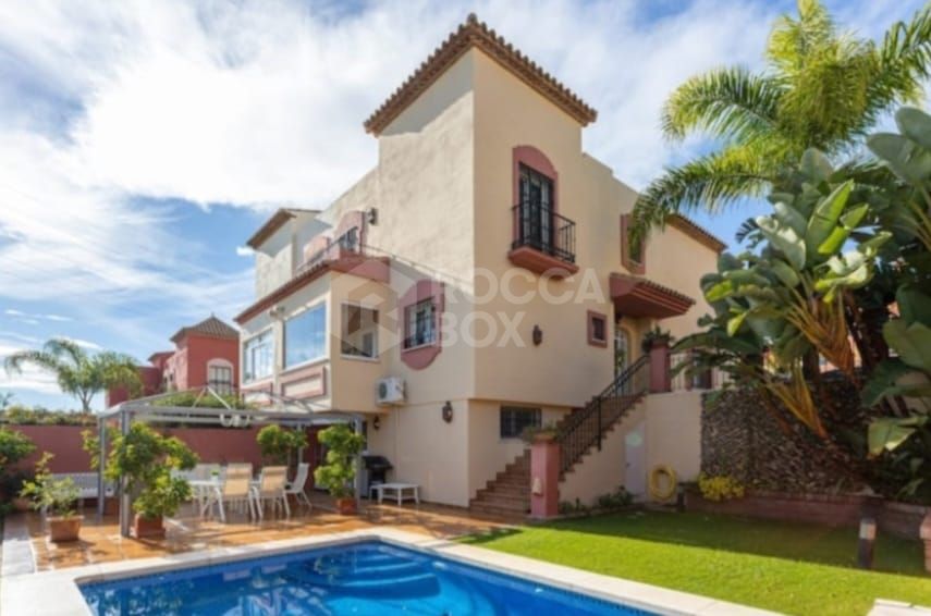 Elegant 3-Bedroom Town House with Private Pool in Las Chapas