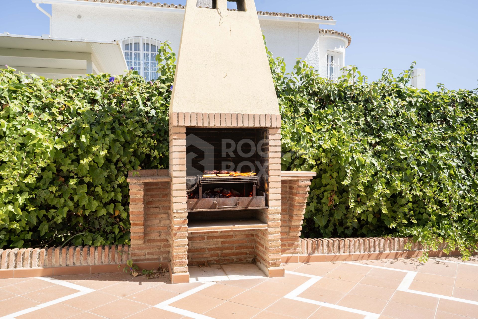 Elegant Chalet for Long-Term Rent in Nueva Atalaya, Estepona