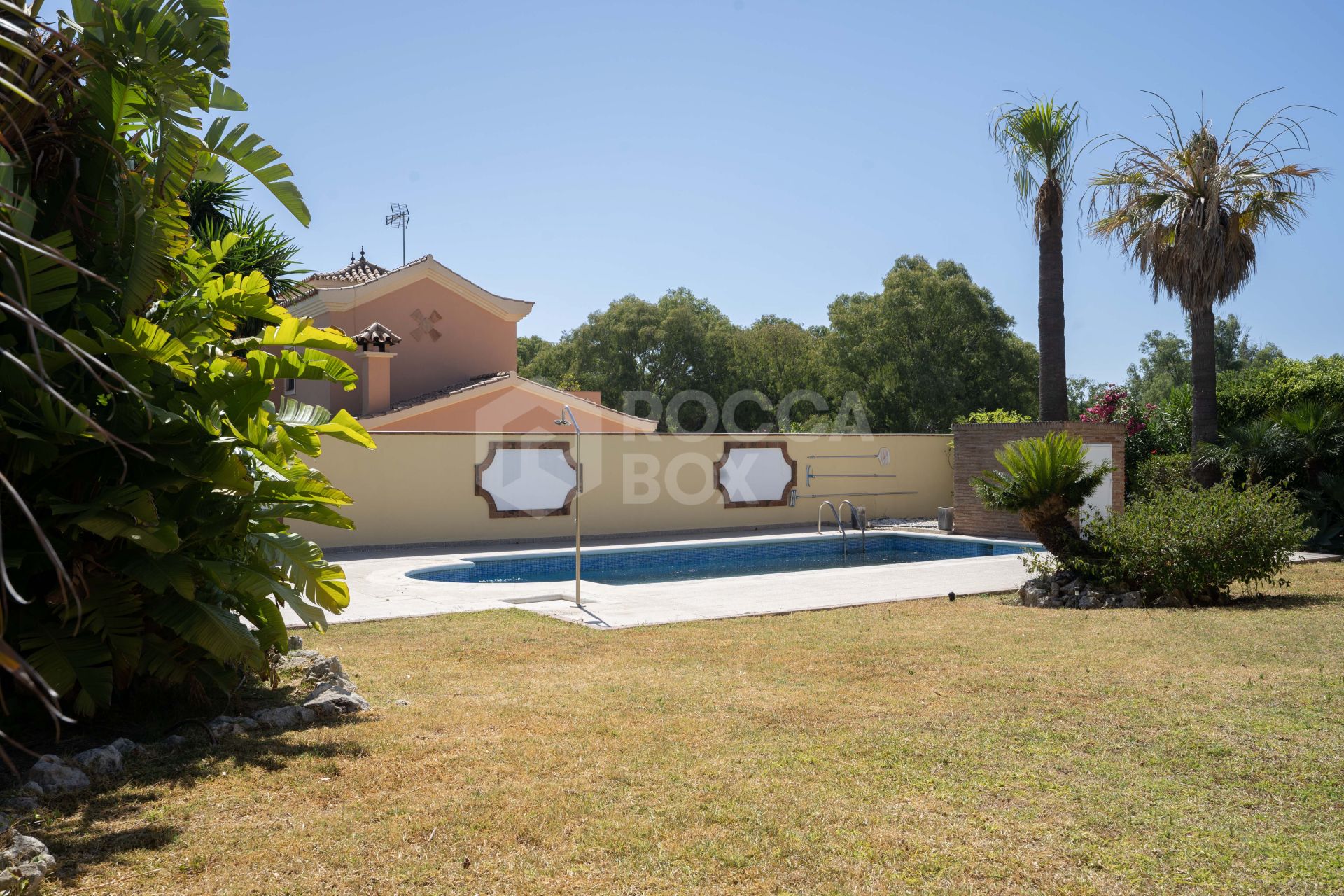 Elegant Chalet for Long-Term Rent in Nueva Atalaya, Estepona