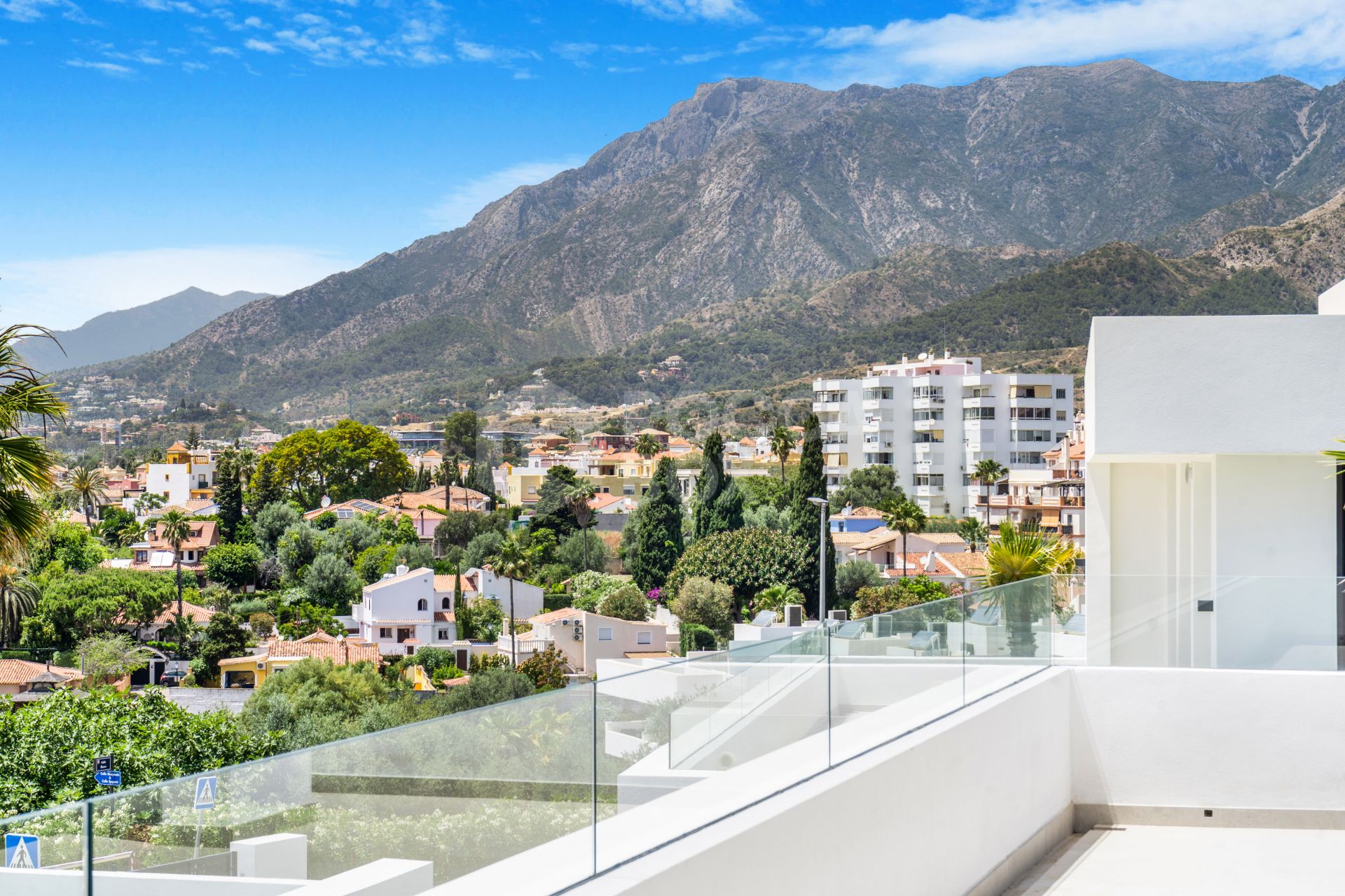 Stunning Luxury Villa in Eastern Marbella's Premier Location