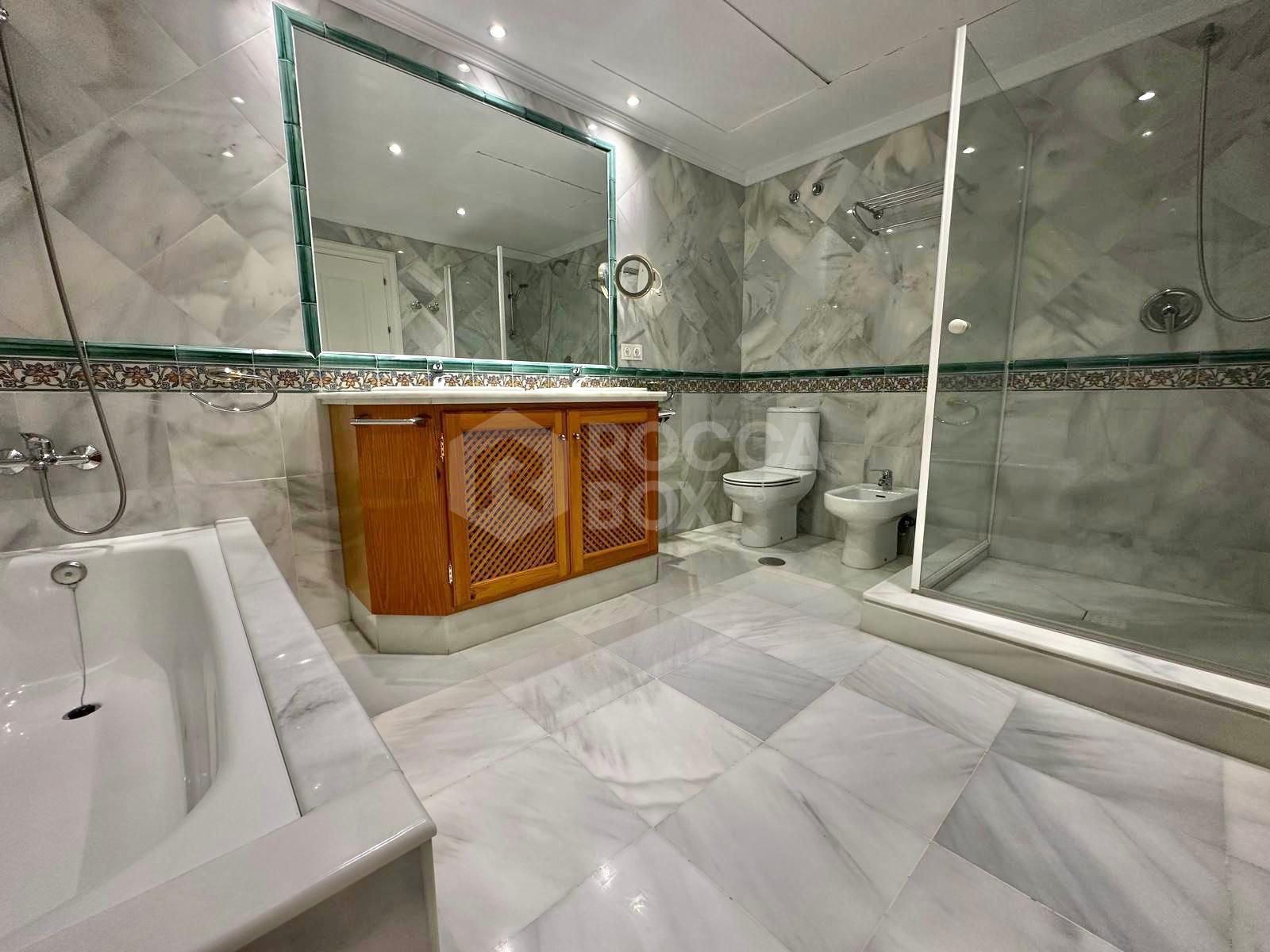 Elegant 2-Bedroom Apartment with Panoramic Views in Monte Halcones