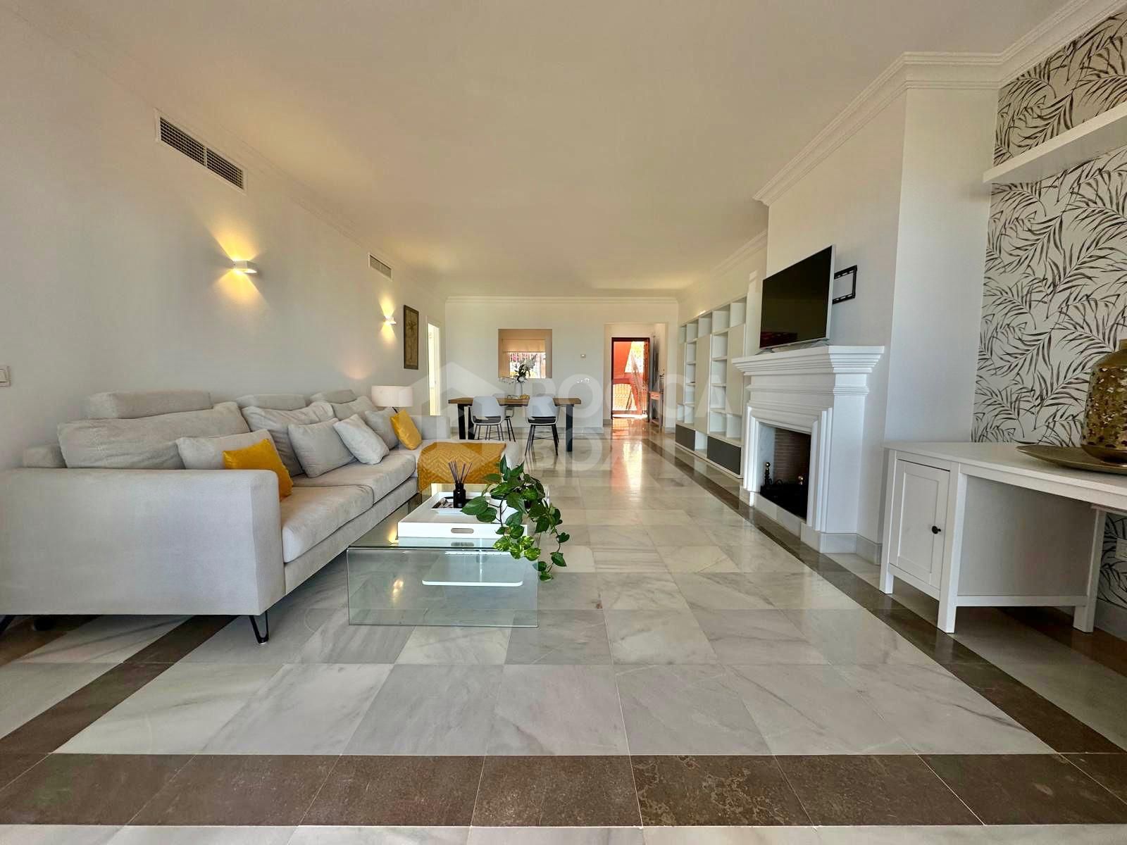 Elegant 2-Bedroom Apartment with Panoramic Views in Monte Halcones