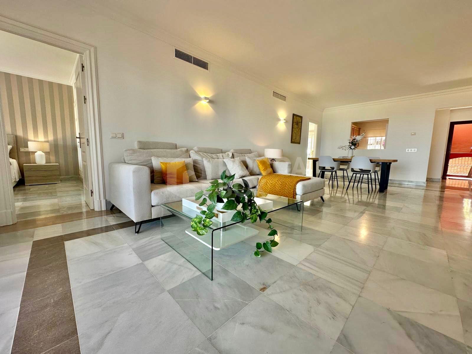 Elegant 2-Bedroom Apartment with Panoramic Views in Monte Halcones