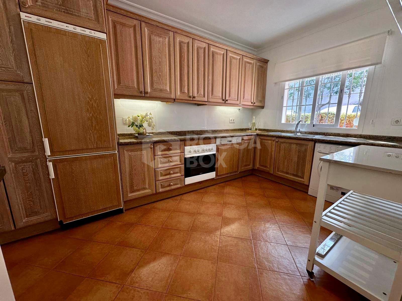 Elegant 2-Bedroom Apartment with Panoramic Views in Monte Halcones