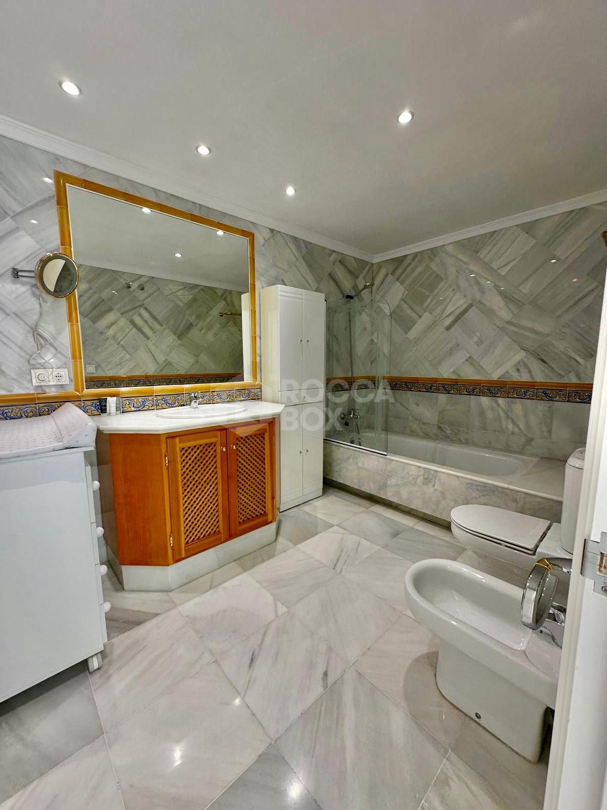 Elegant 2-Bedroom Apartment with Panoramic Views in Monte Halcones