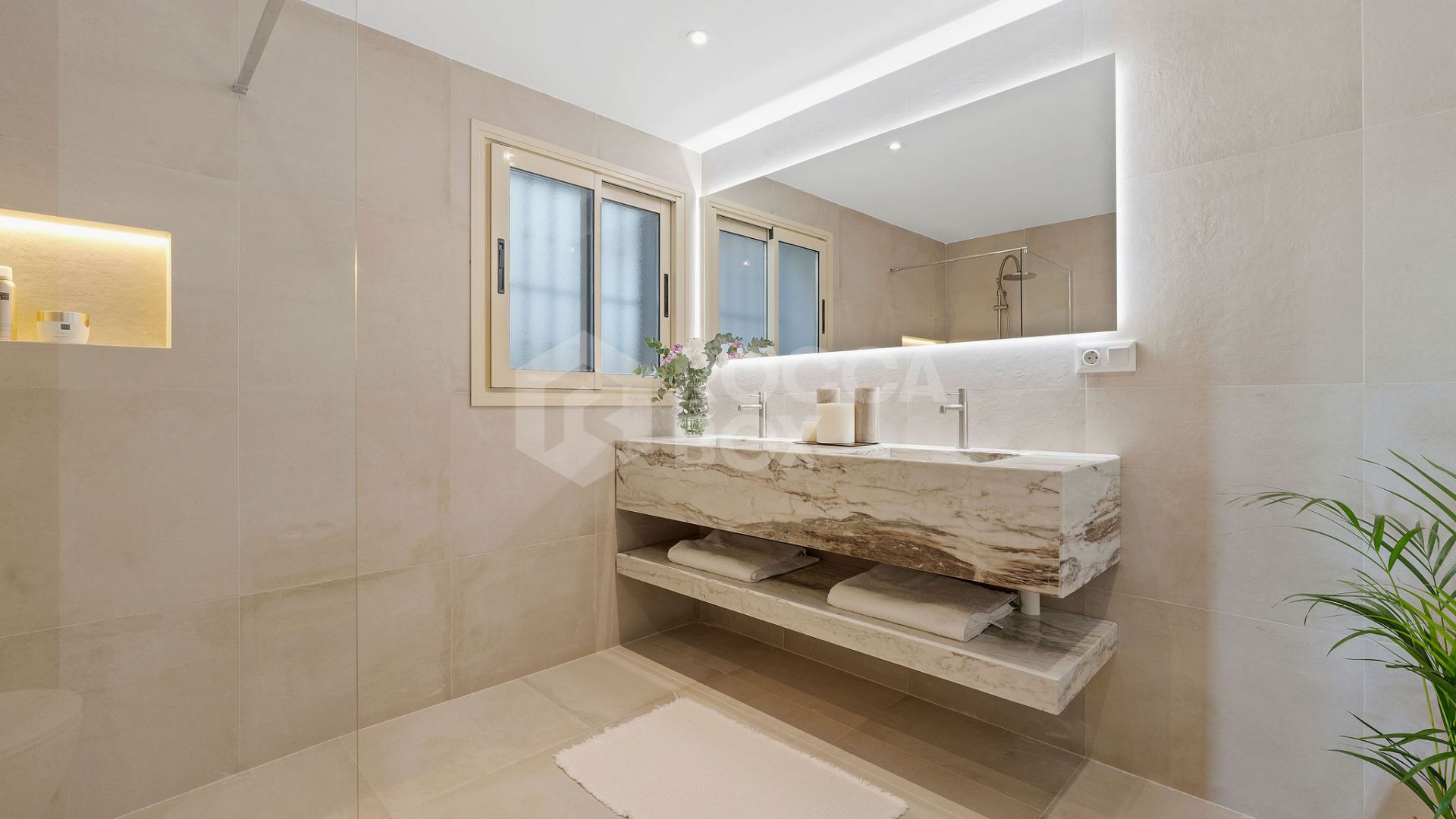 Luxurious Parisian-Style Apartment with Private Pool and Stunning Views