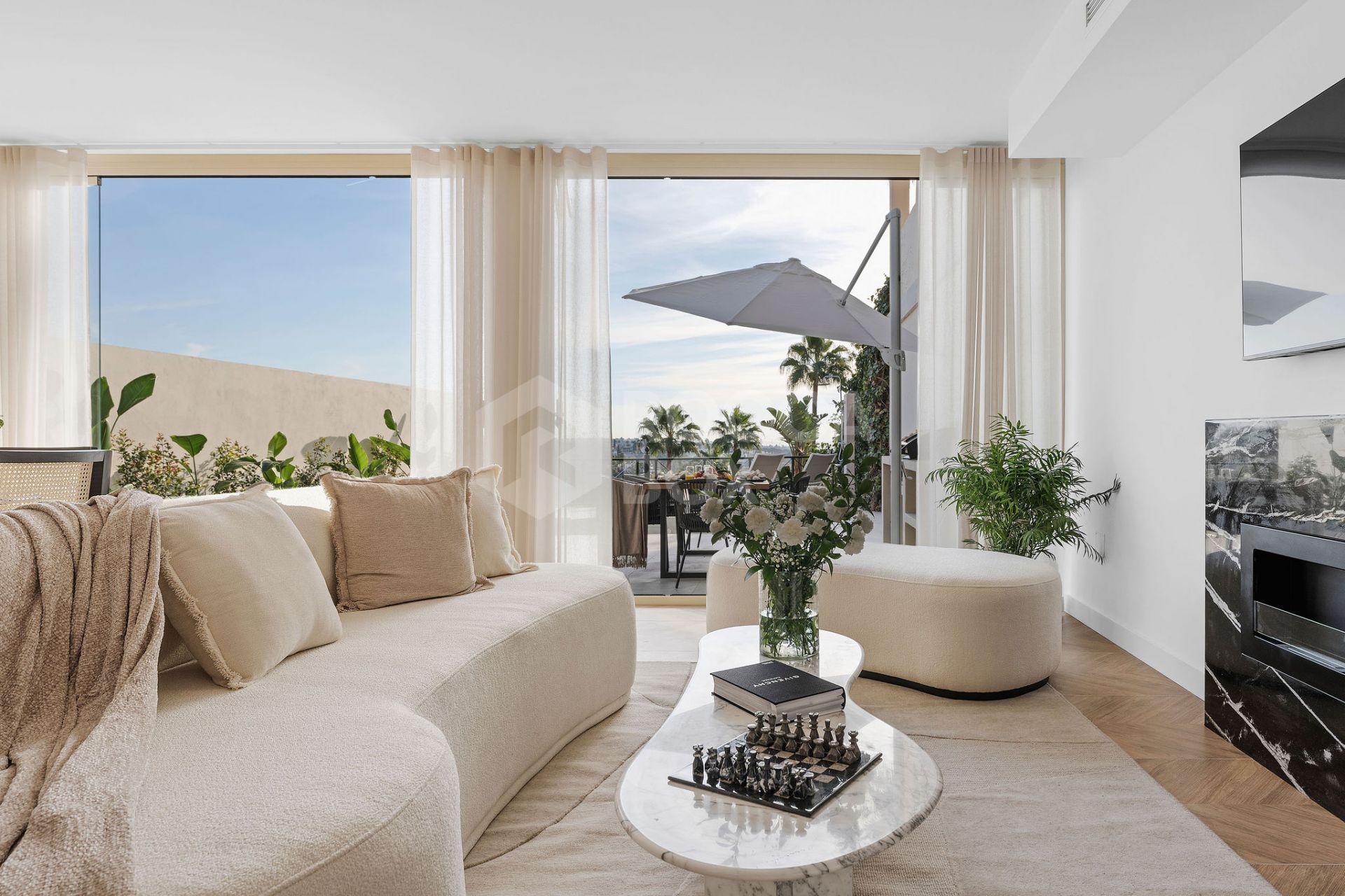 Luxurious Parisian-Style Apartment with Private Pool and Stunning Views
