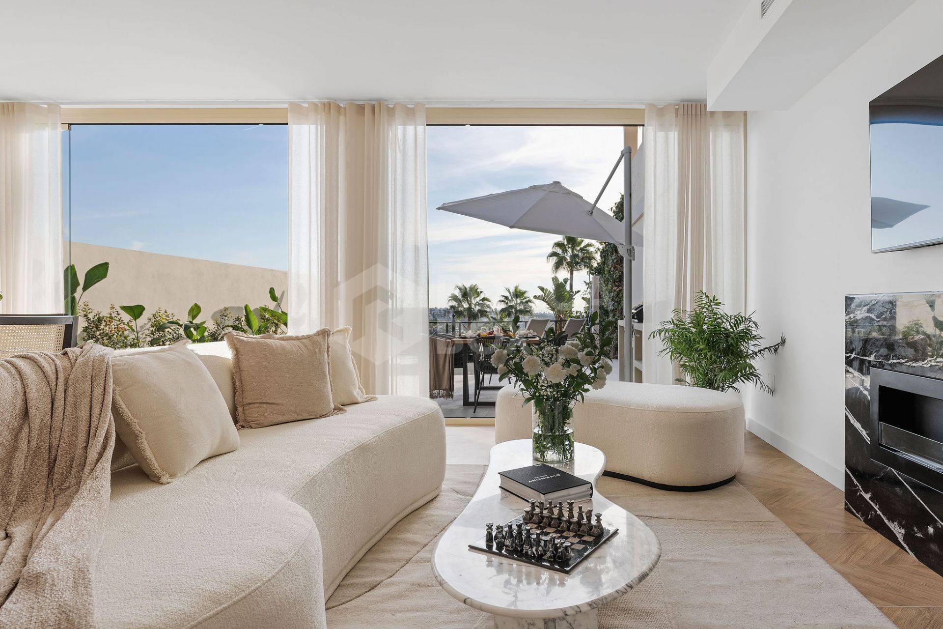Luxurious Parisian-Style Apartment with Private Pool and Stunning Views