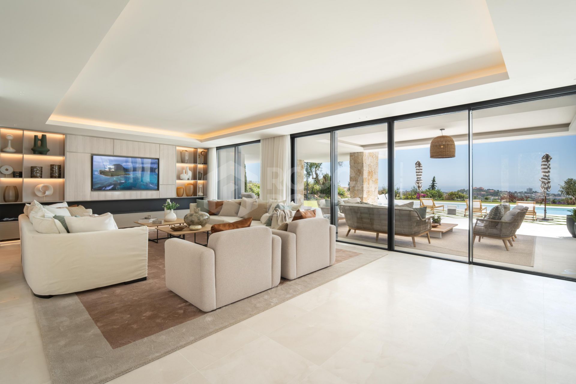 Indulge in Elegance: Luxurious New Villa by GC Studios