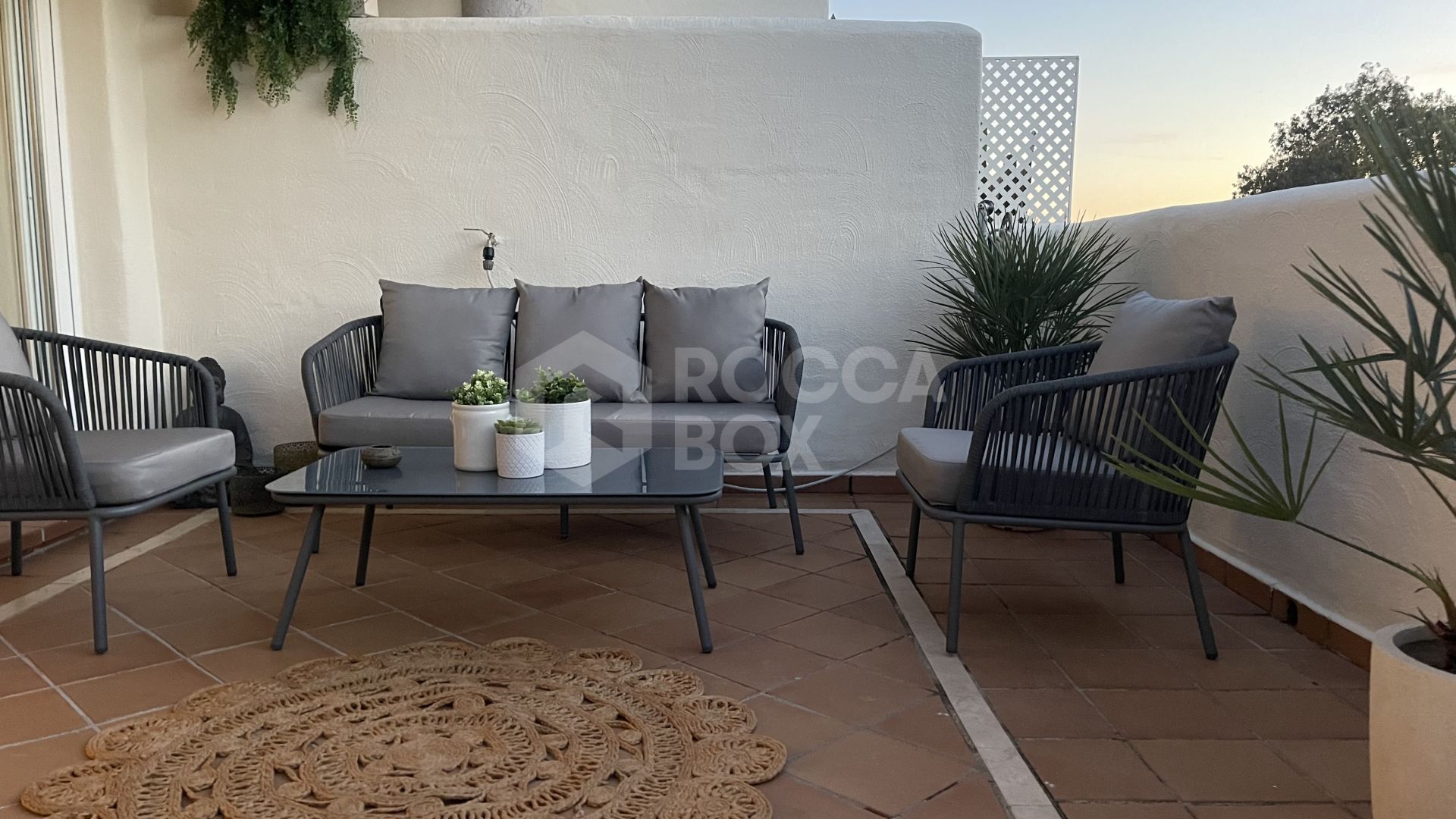 Exquisite Luxury Penthouse in Elviria for 6 People with Shared Pool and Sunny Terrace