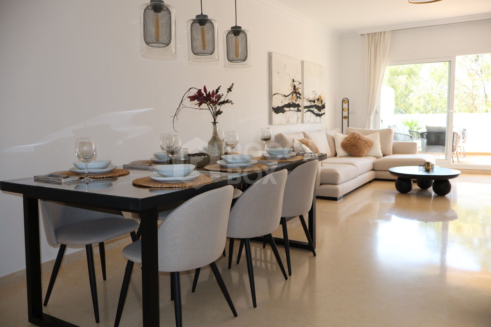 Exquisite Luxury Penthouse in Elviria for 6 People with Shared Pool and Sunny Terrace