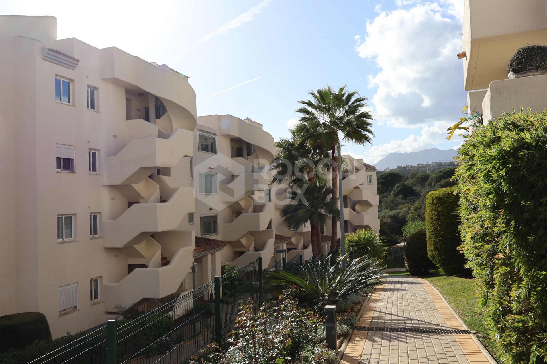 Exquisite Luxury Penthouse in Elviria for 6 People with Shared Pool and Sunny Terrace