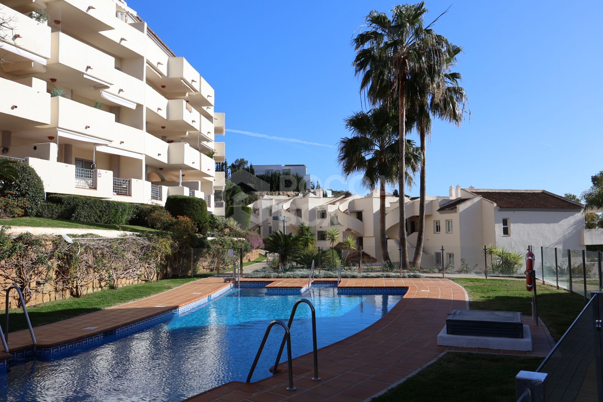 Exquisite Luxury Penthouse in Elviria for 6 People with Shared Pool and Sunny Terrace