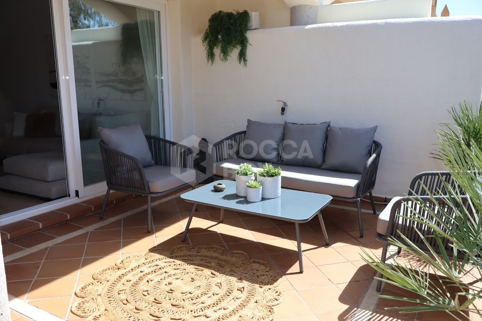 Exquisite Luxury Penthouse in Elviria for 6 People with Shared Pool and Sunny Terrace