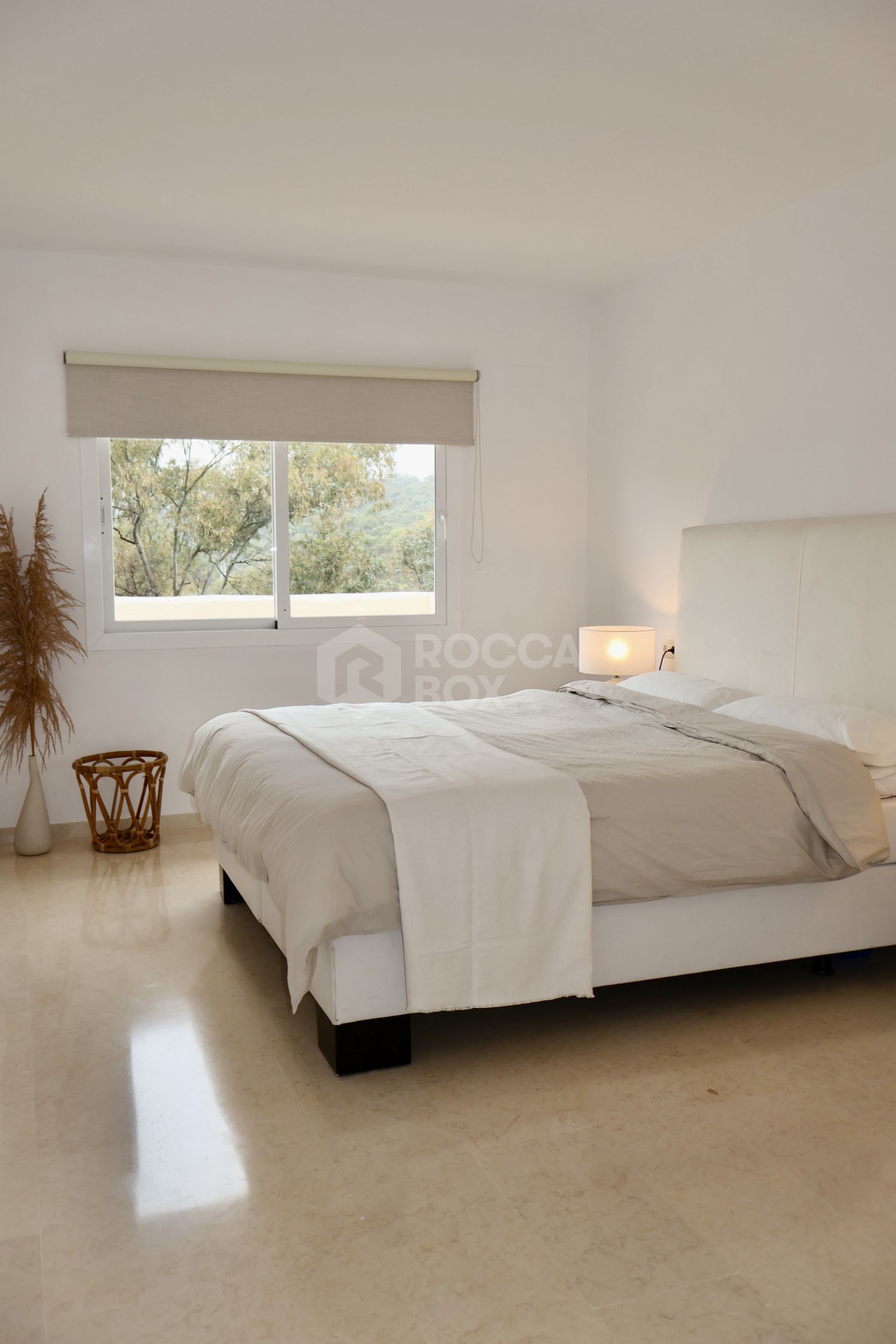 Exquisite Luxury Penthouse in Elviria for 6 People with Shared Pool and Sunny Terrace