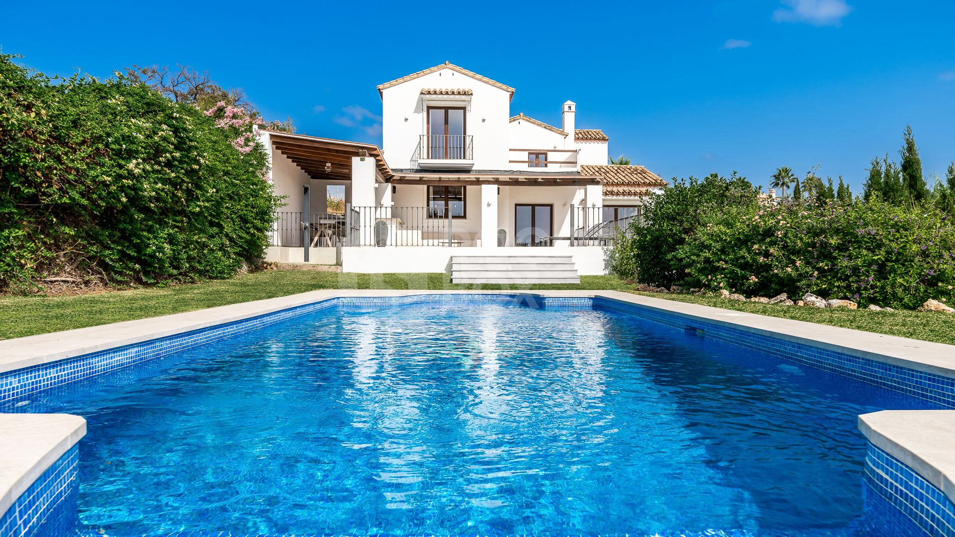 Andalusian Modern Gem with Outstanding Sea and Mountain Views