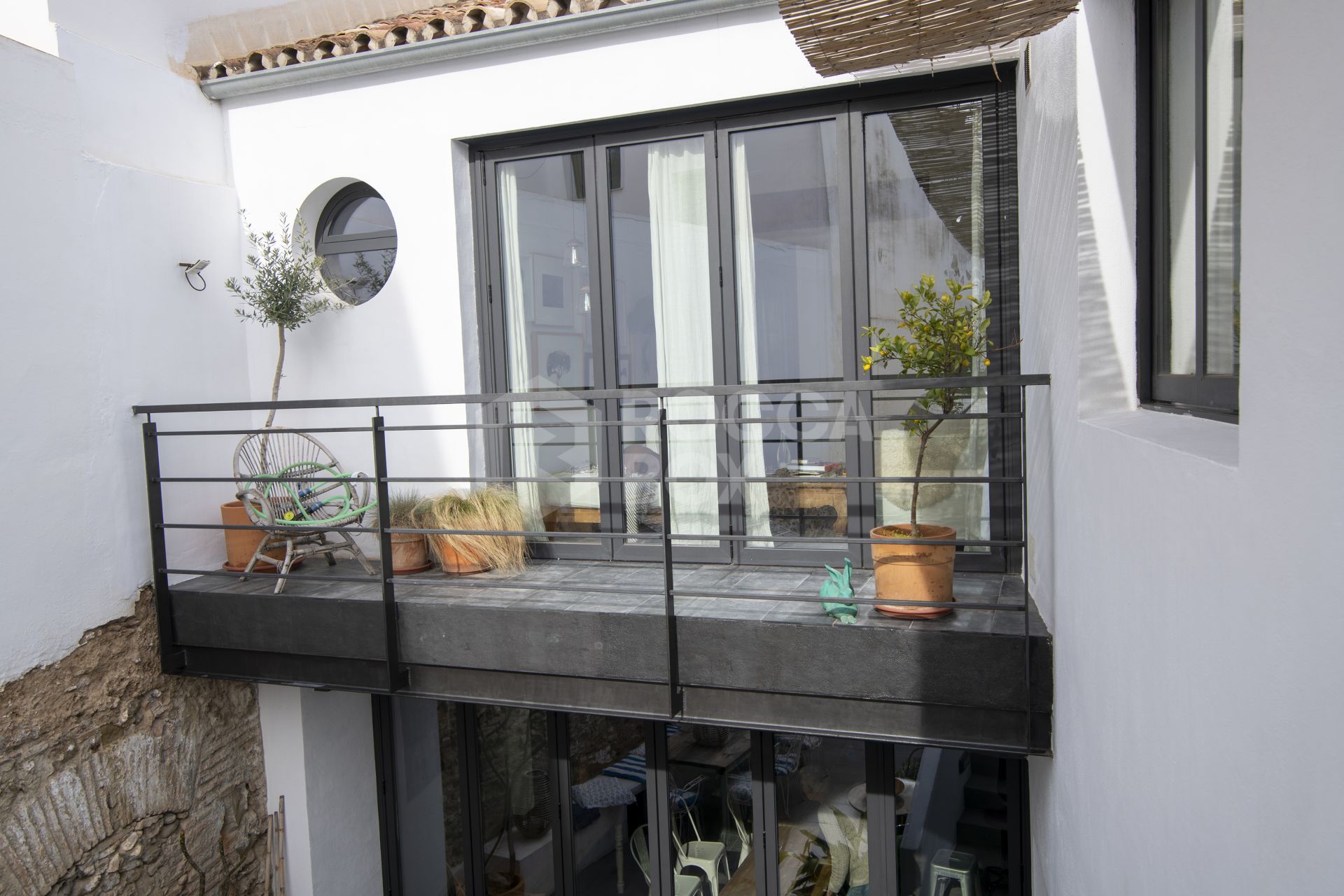 Unique Townhouse in Estepona Center: A Blend of Charm and Potential