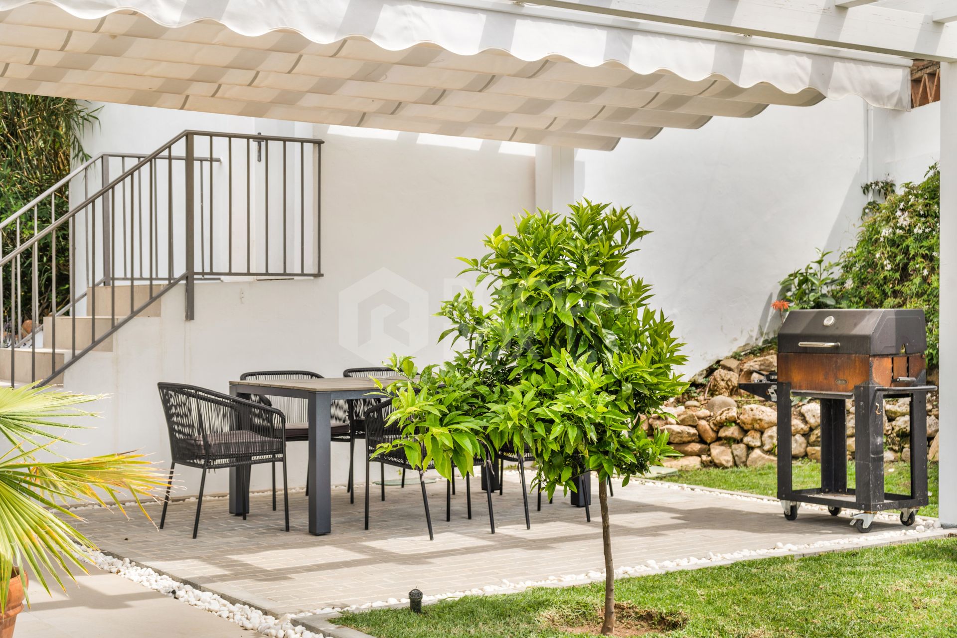 5 Bedroom Recently Renovated and Refurbished Villa