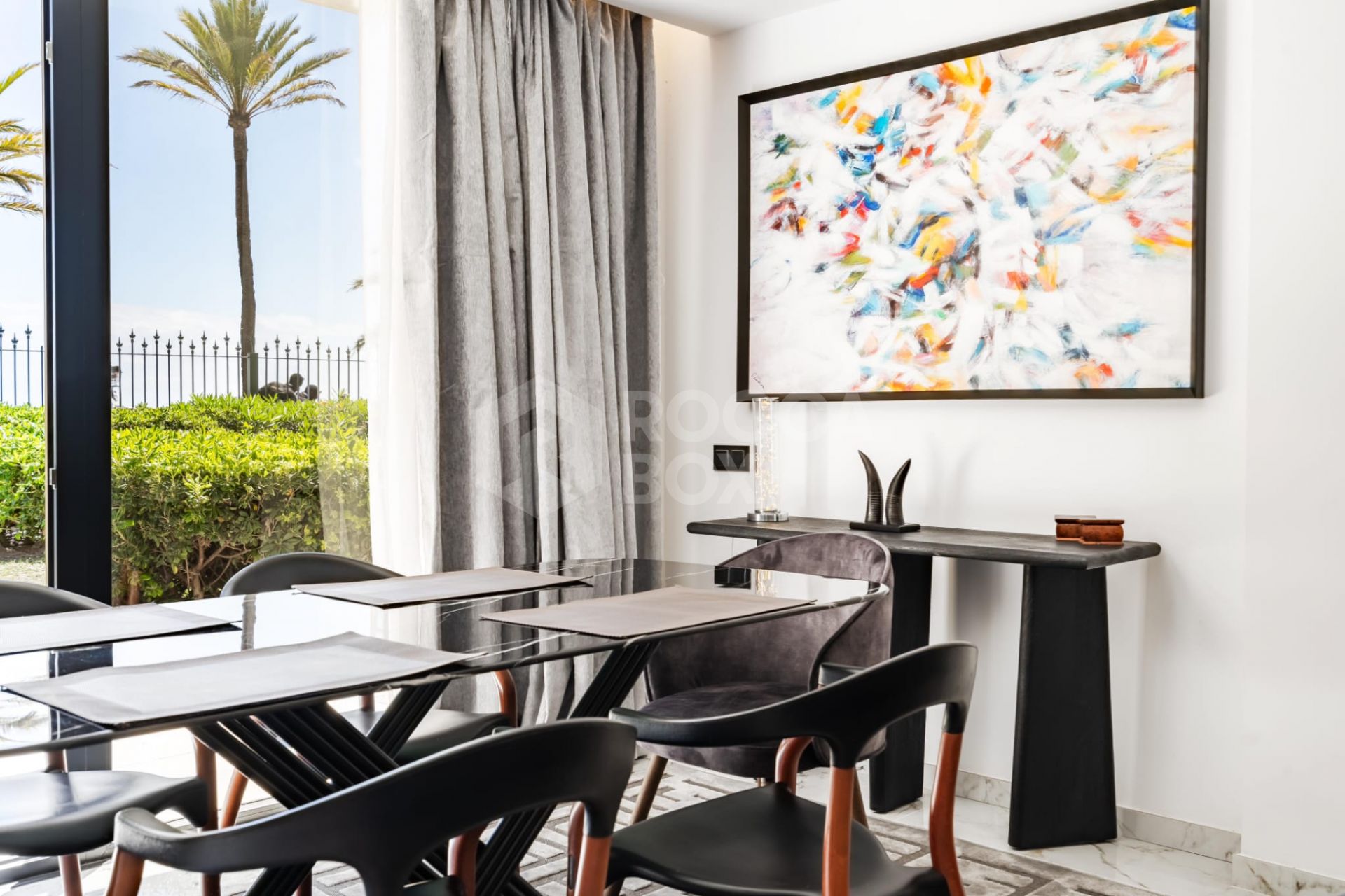 Luxury Beachfront Apartment in Marbella - Puerto Banus