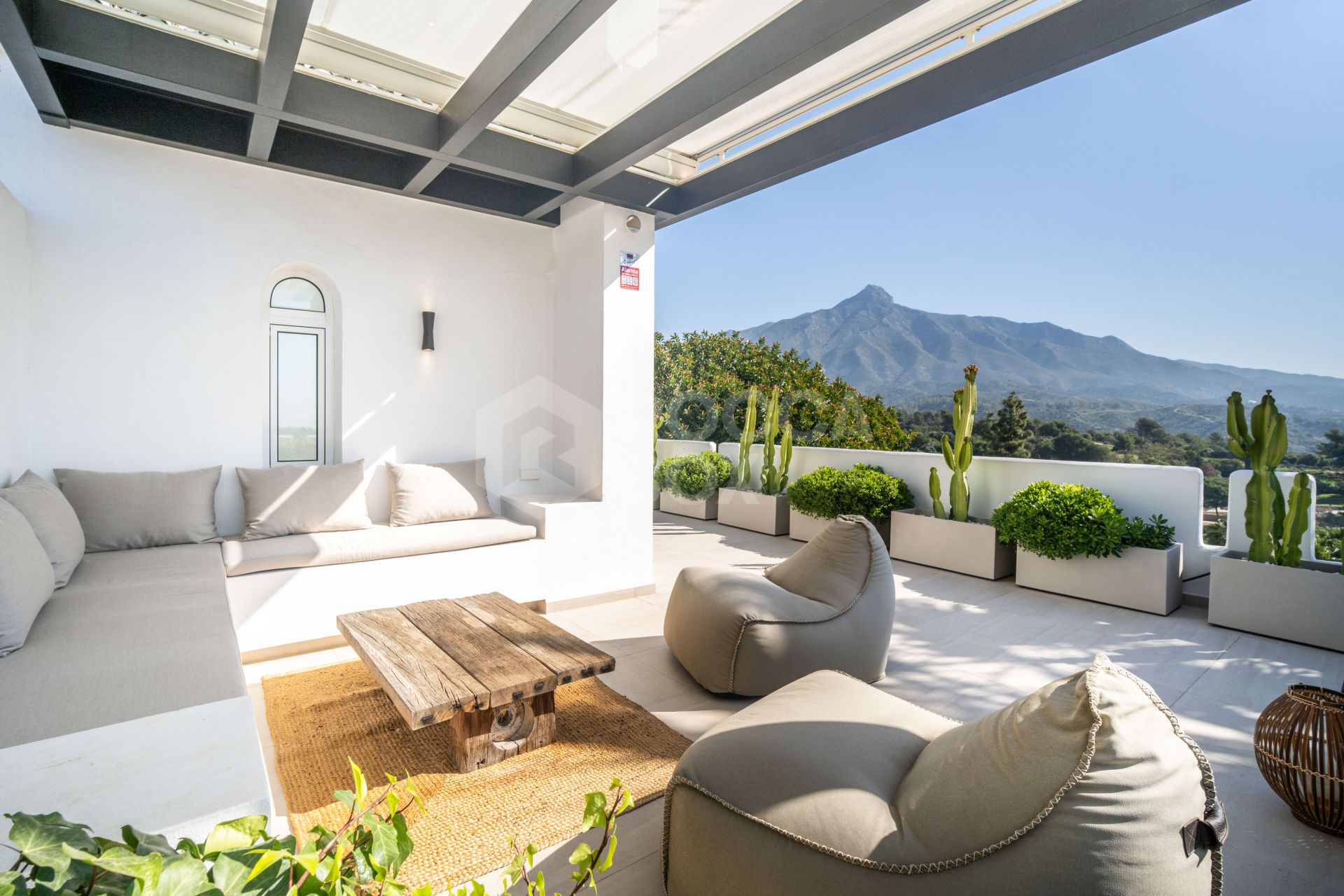 Town House with Mountain Views for Sale