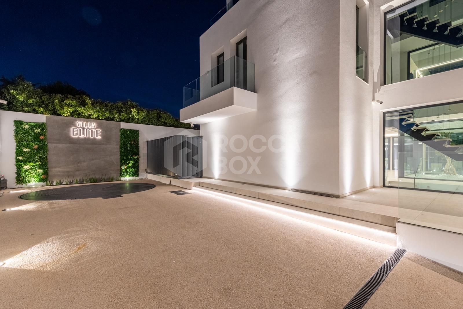 Luxury Villa with Modern Amenities in Altos del Paraiso, Benahavis, Malaga