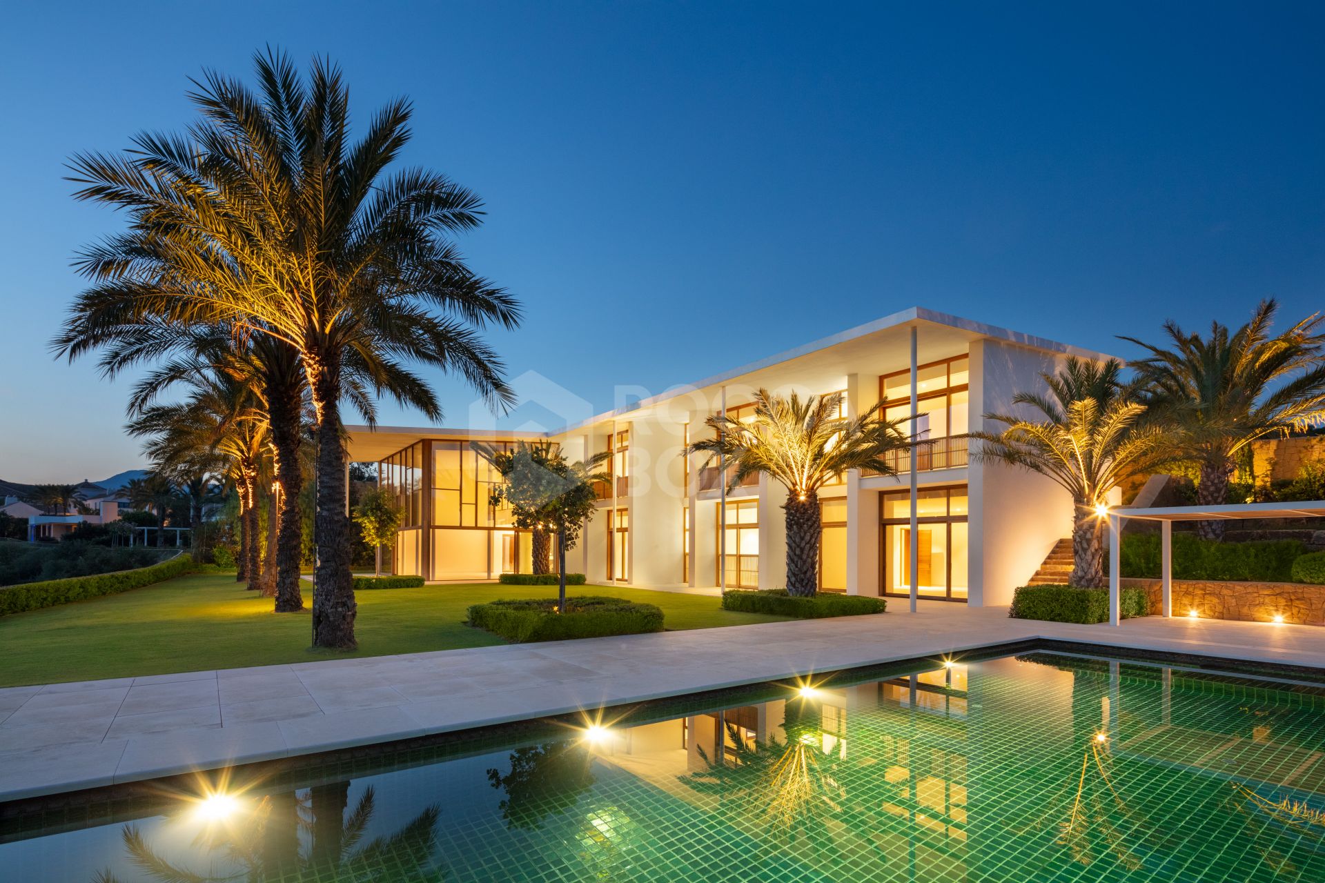 Luxury Villa with Captivating Views of the Golf Course