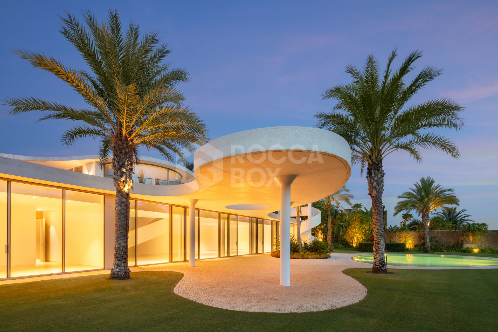 Cutting-Edge Architecture: The Frontline Golf Futuristic Retreat