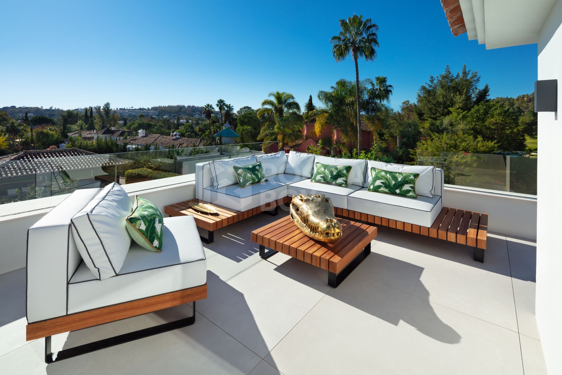 Exquisite Retreat: Luxury Villa for Sale in Nueva Andalucia's Golf Valley