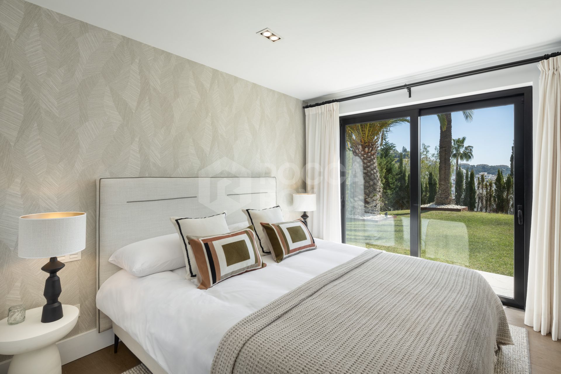 Luxurious Villa with Stunning Panoramic Views in Exclusive Gated Community