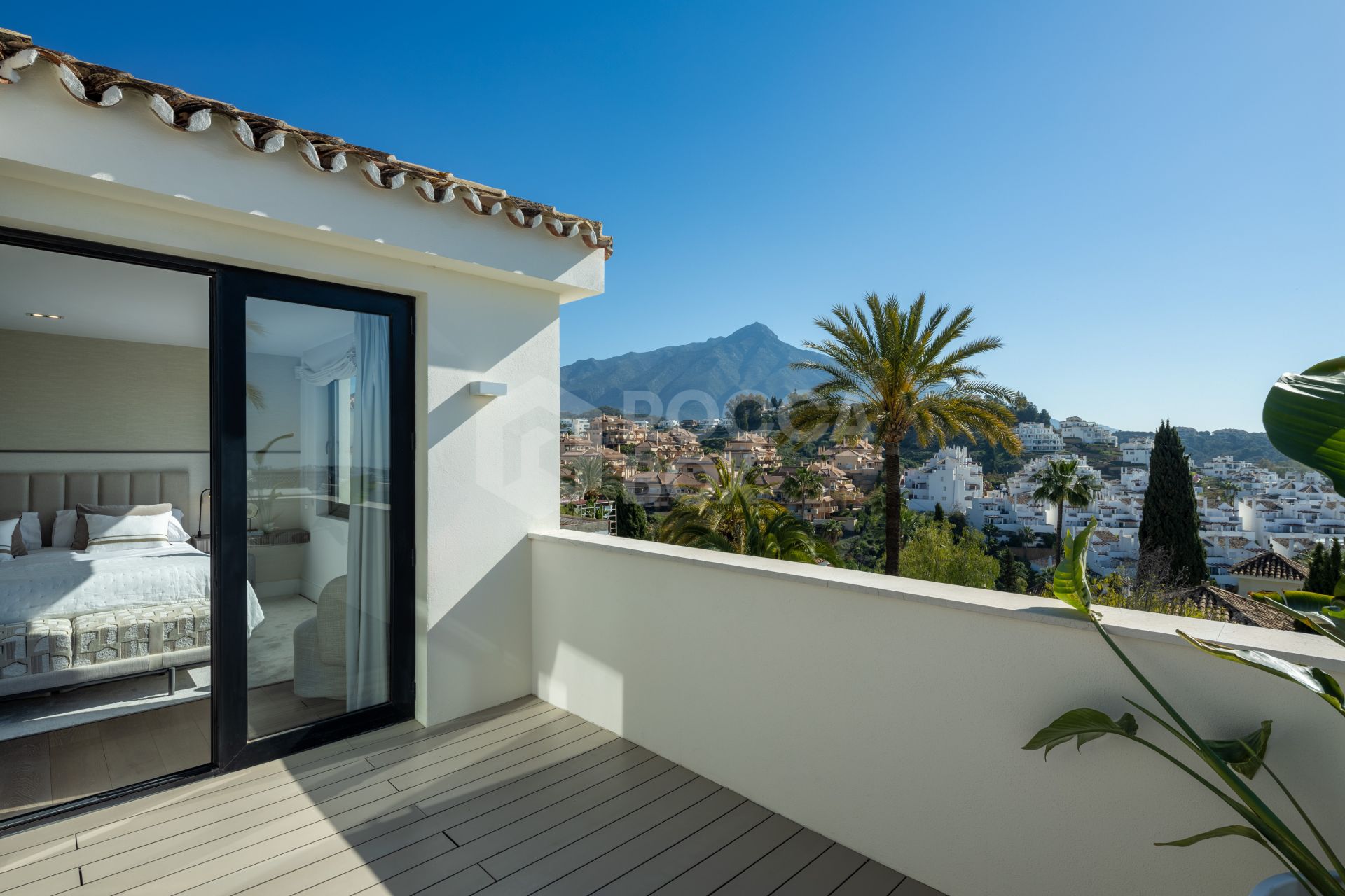 Luxurious Villa with Stunning Panoramic Views in Exclusive Gated Community