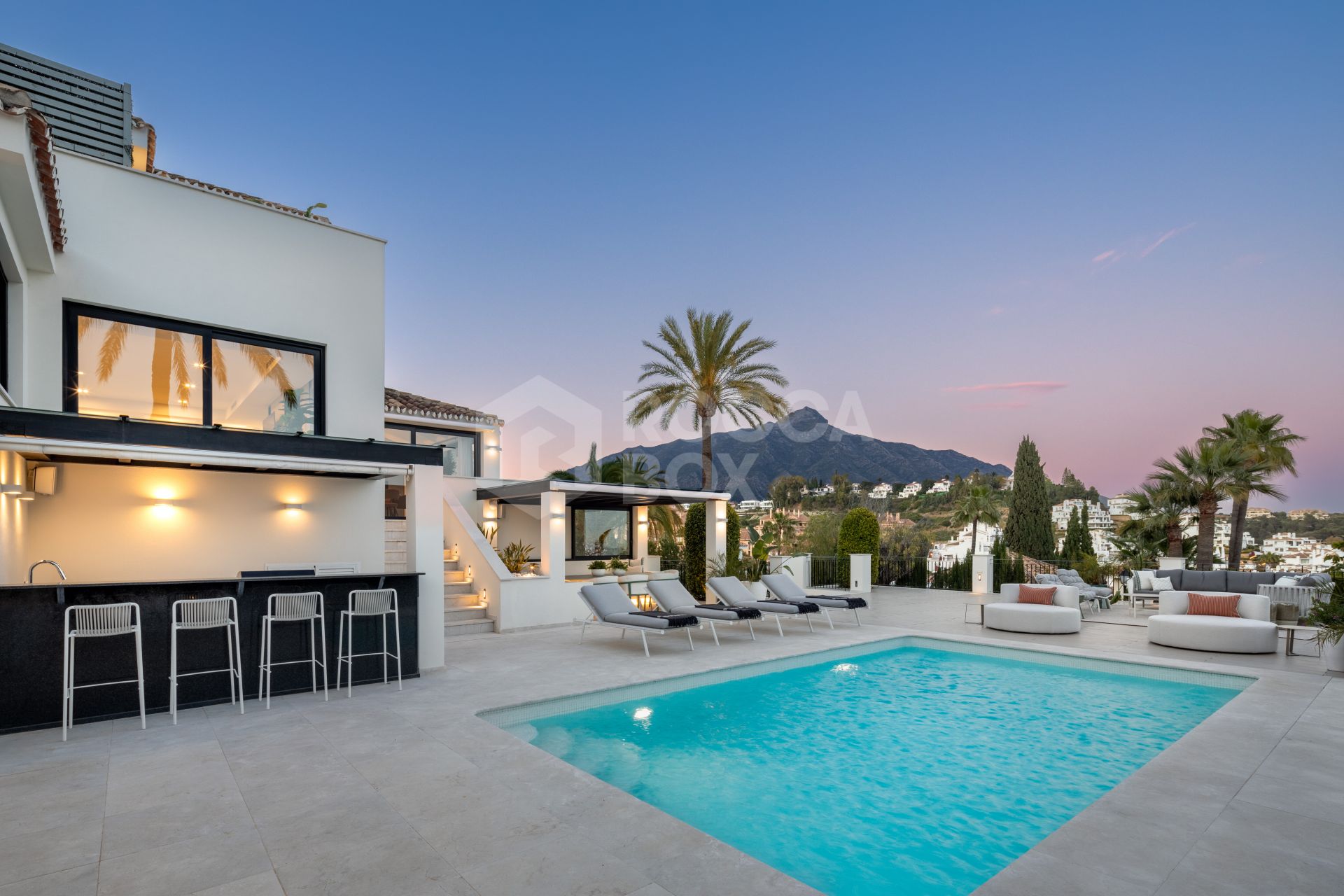 Luxurious Villa with Stunning Panoramic Views in Exclusive Gated Community
