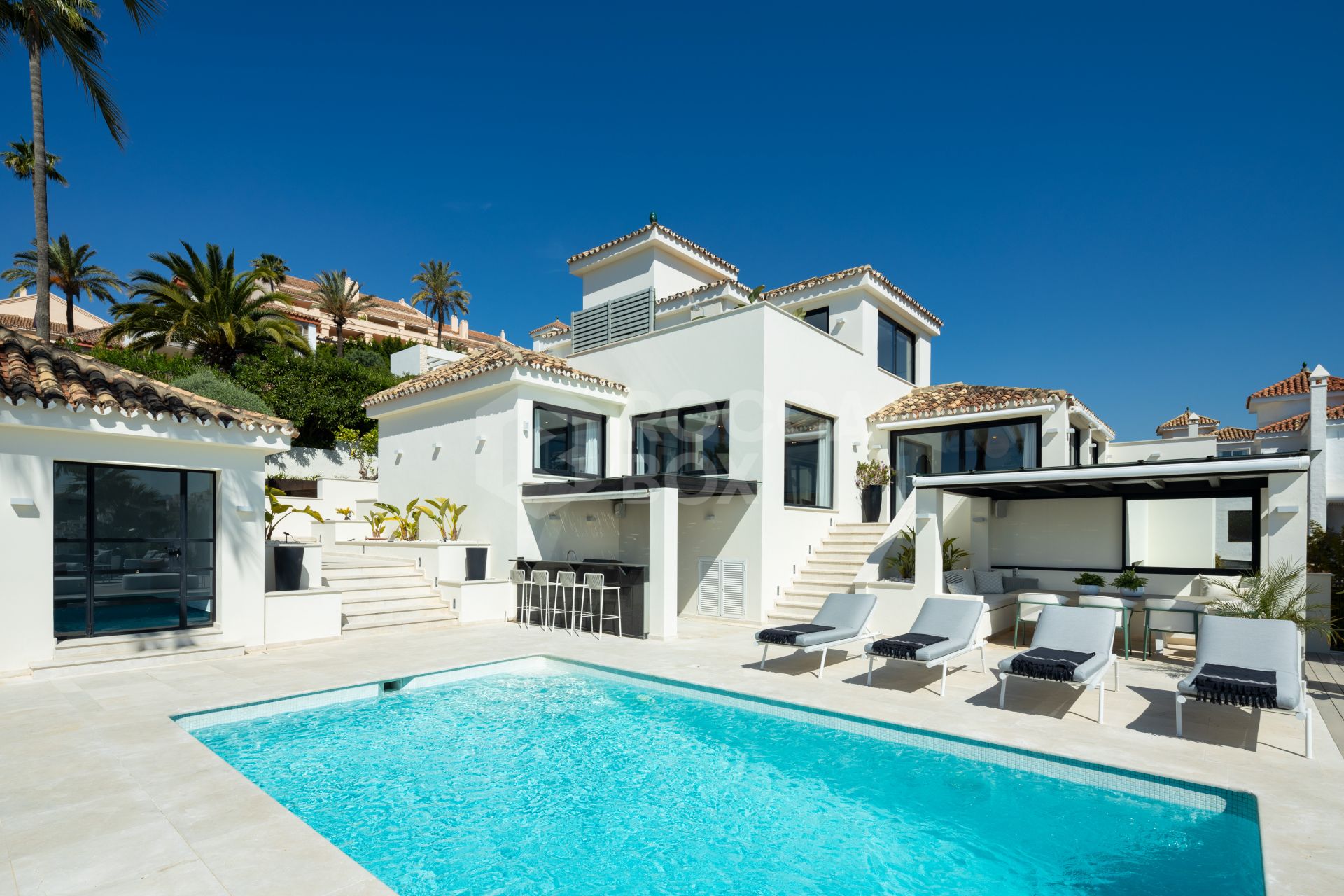 Luxurious Villa with Stunning Panoramic Views in Exclusive Gated Community