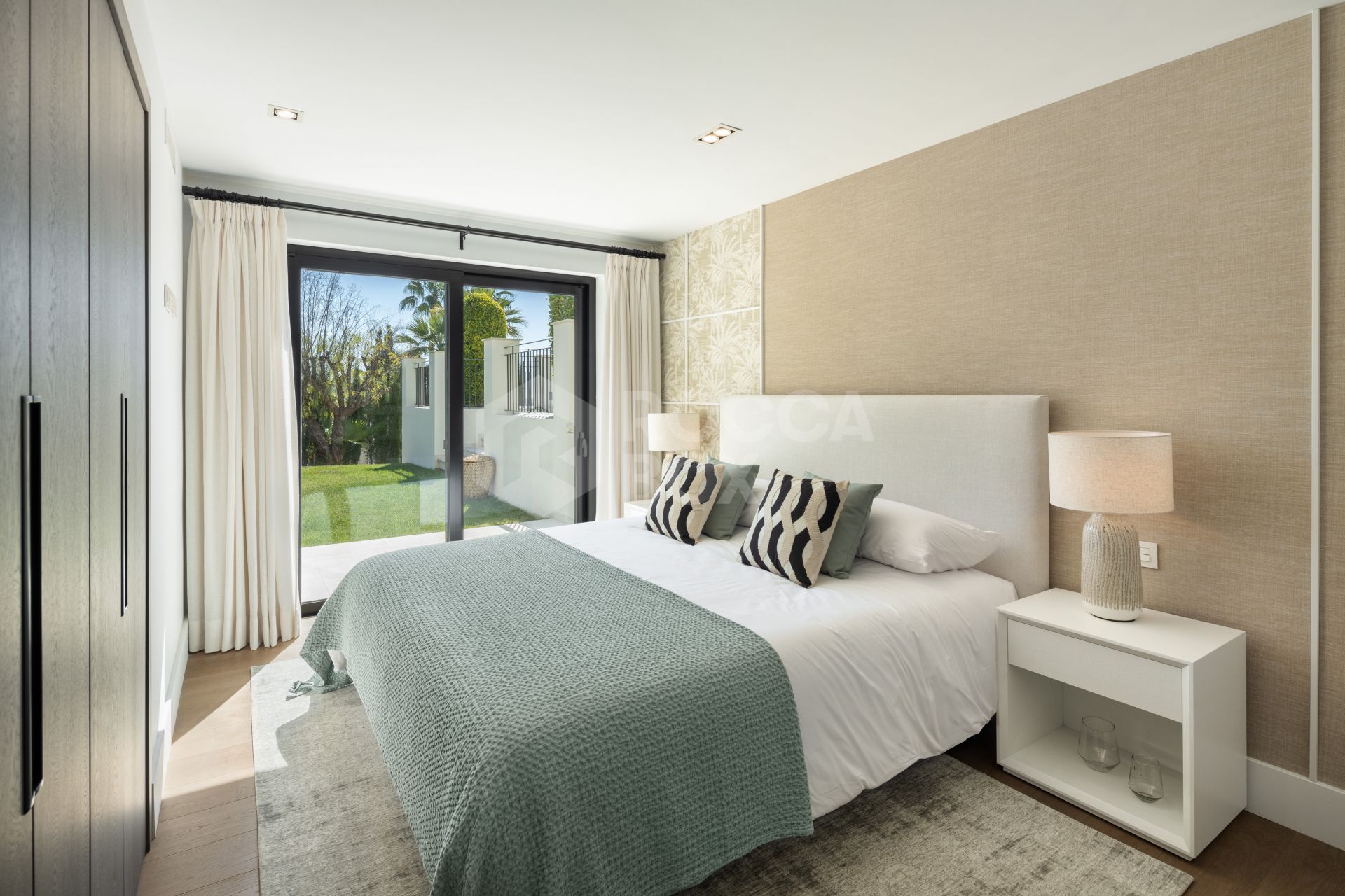Luxurious Villa with Stunning Panoramic Views in Exclusive Gated Community
