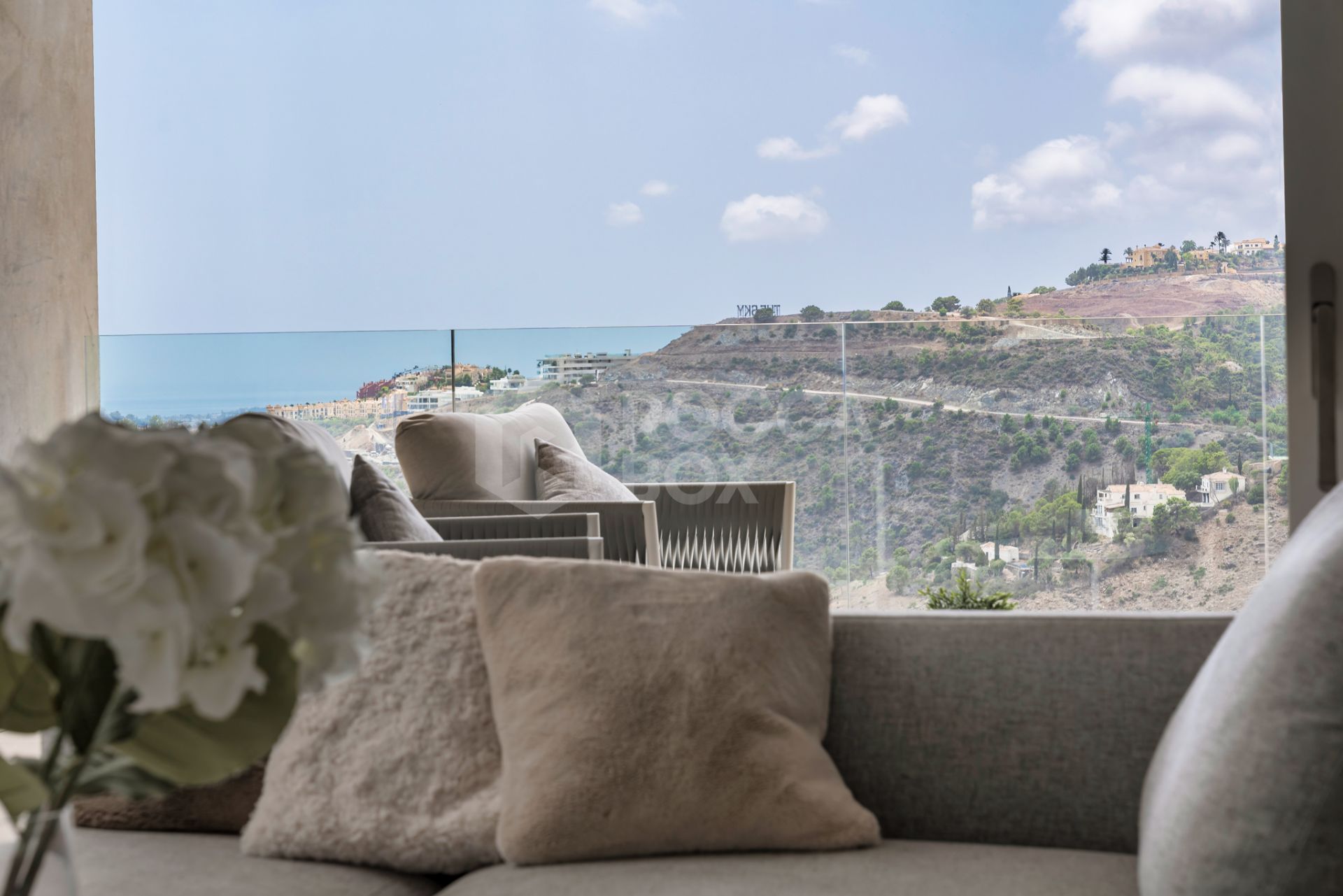 Luxurious 2-Bedroom Retreat with Gorgeous Views