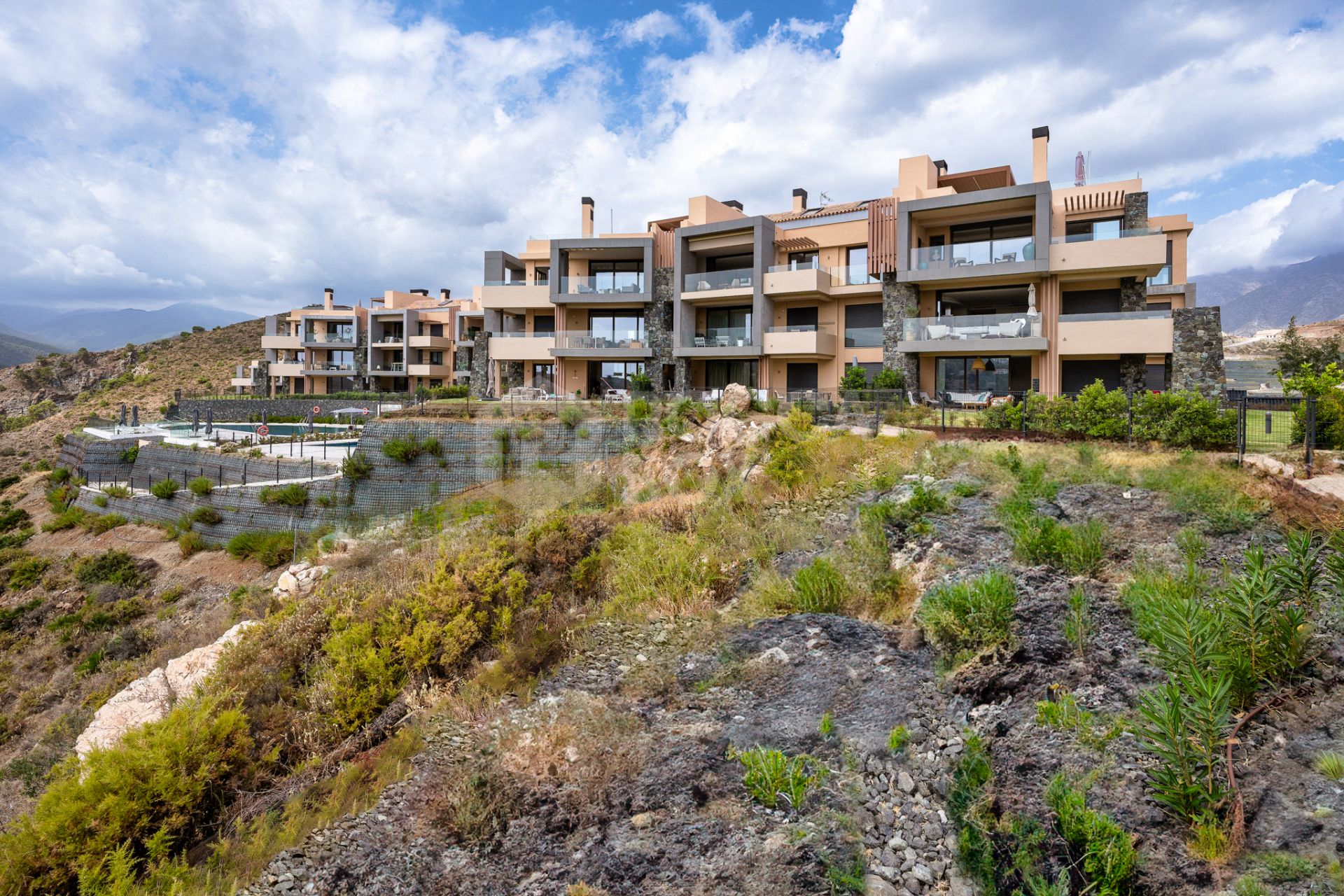 Luxurious 2-Bedroom Retreat with Gorgeous Views