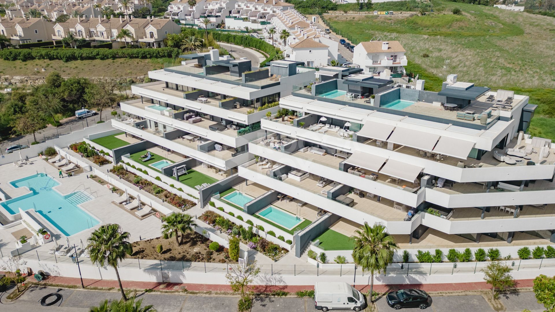 Luxurious Penthouse with Stunning Views and Modern Amenities in Paraiso Barronal, Estepona