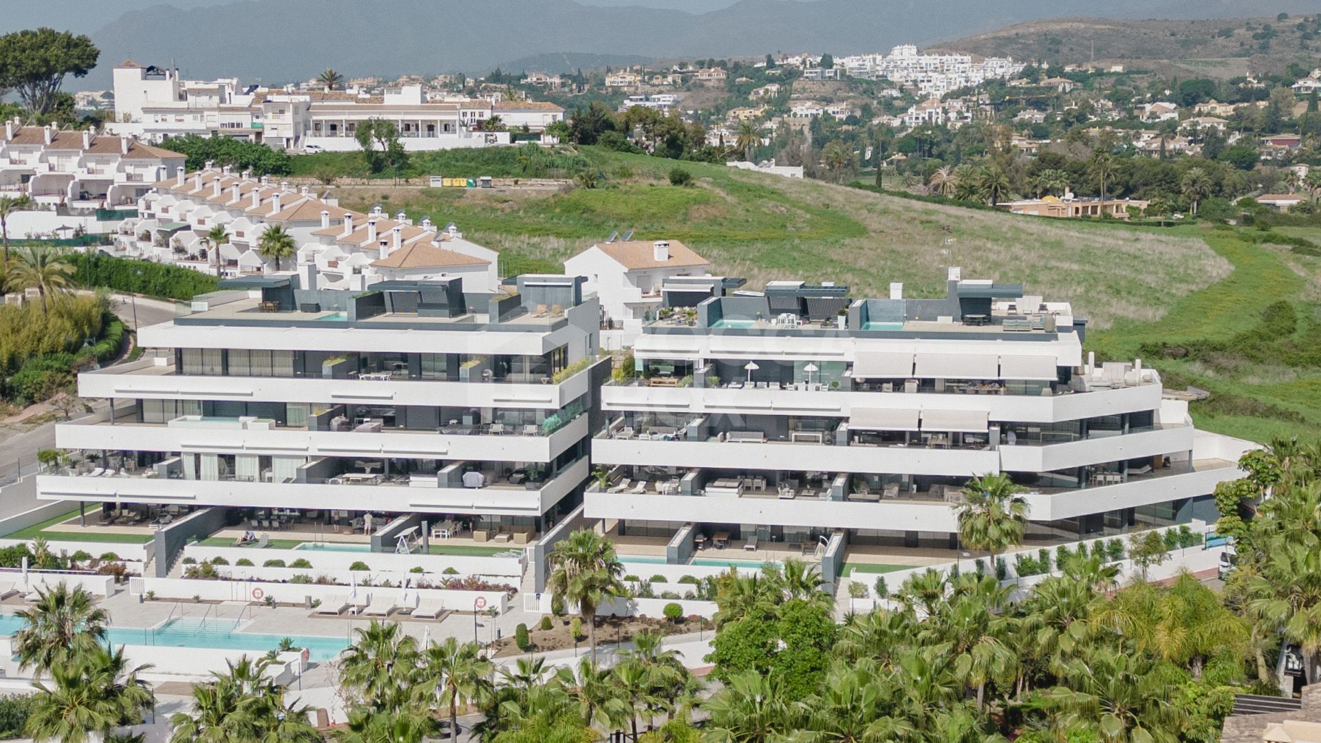 Luxurious Penthouse with Stunning Views and Modern Amenities in Paraiso Barronal, Estepona