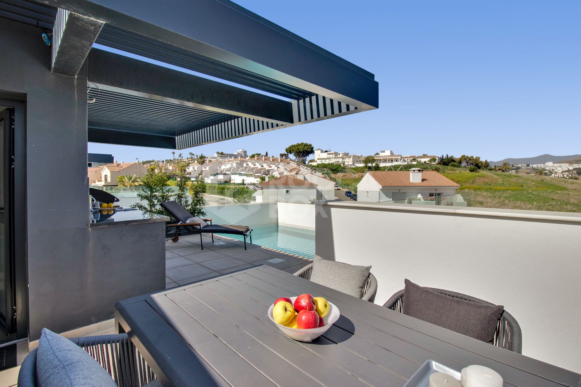 Luxurious Penthouse with Stunning Views and Modern Amenities in Paraiso Barronal, Estepona