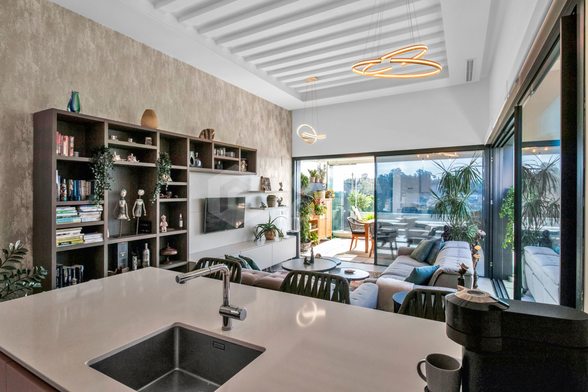 Luxurious Penthouse with Stunning Views and Modern Amenities in Paraiso Barronal, Estepona