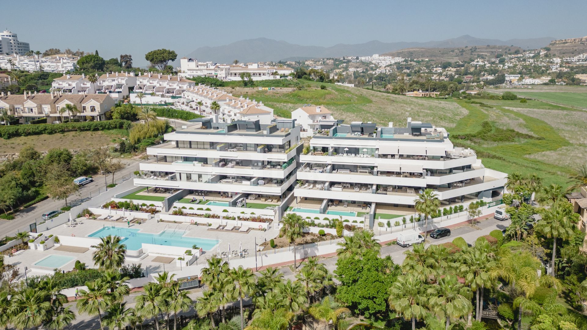 Luxurious Penthouse with Stunning Views and Modern Amenities in Paraiso Barronal, Estepona