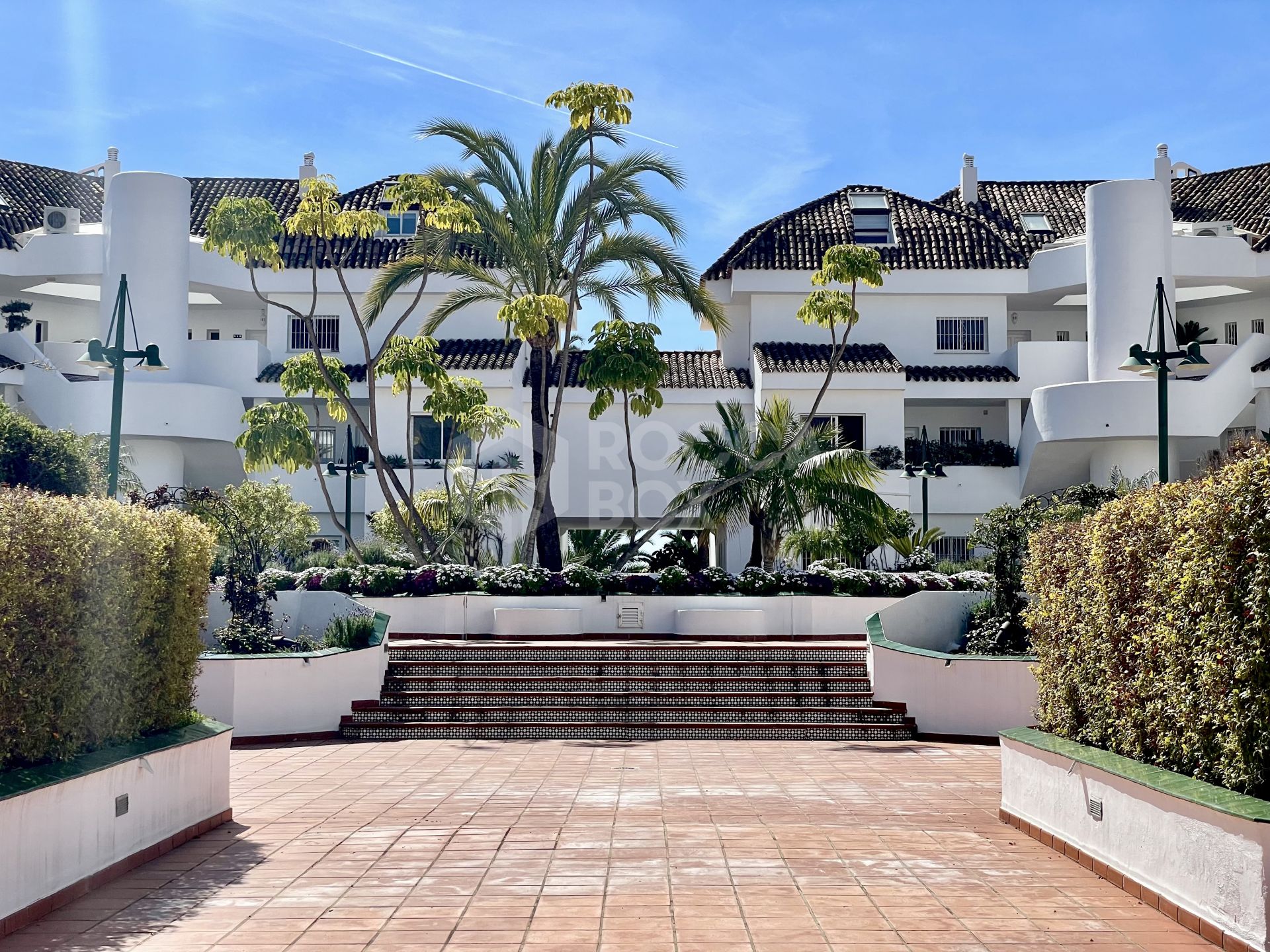 Charming 2 Bed Penthouse at an excellent location in Marbella Golden Mile