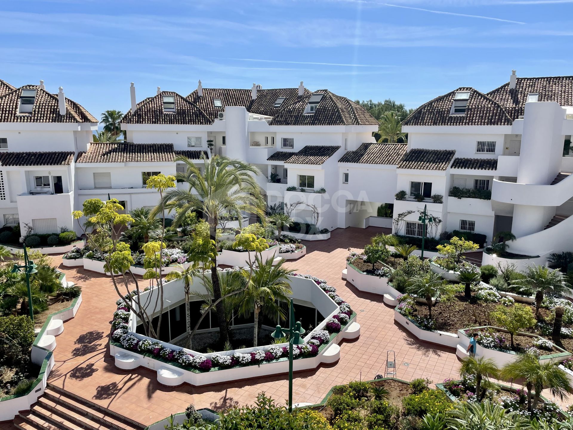 Charming 2 Bed Penthouse at an excellent location in Marbella Golden Mile