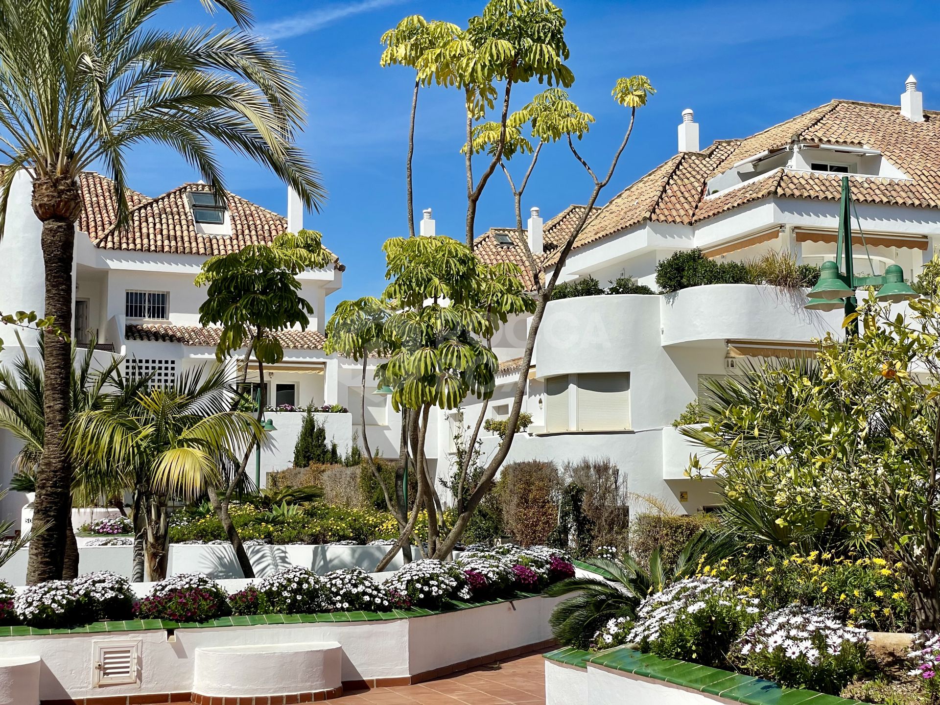 Charming 2 Bed Penthouse at an excellent location in Marbella Golden Mile