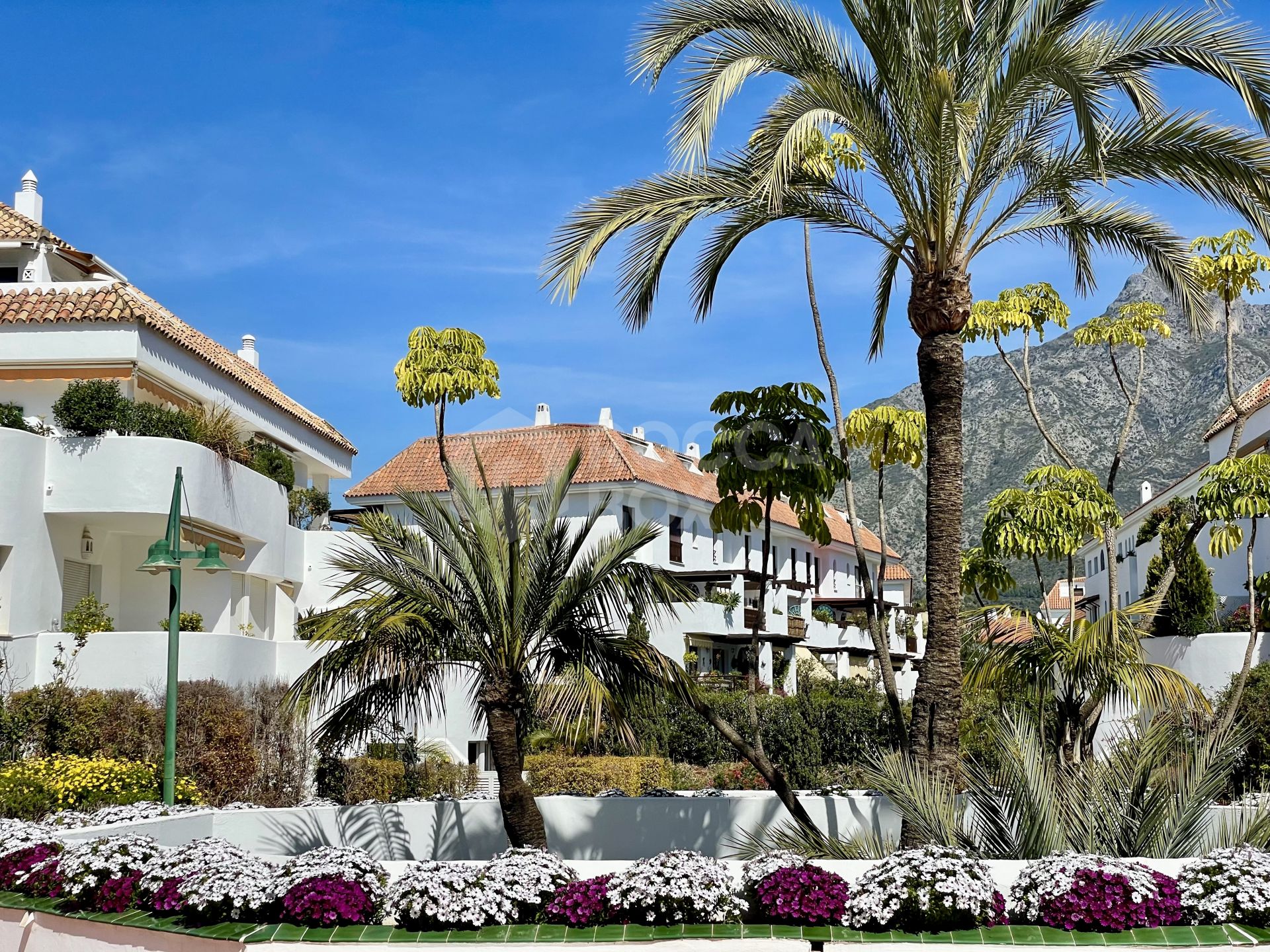 Charming 2 Bed Penthouse at an excellent location in Marbella Golden Mile